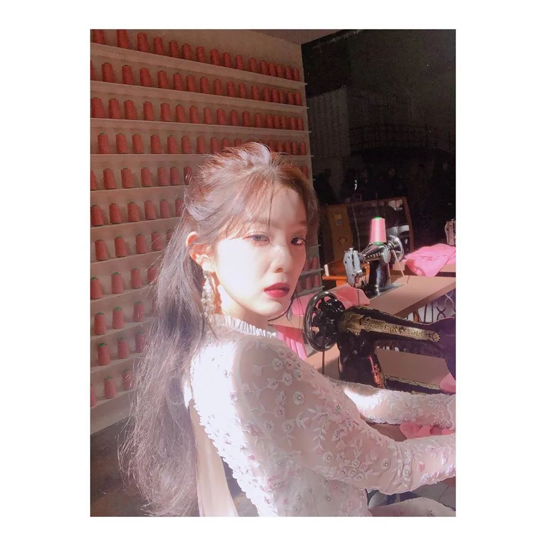 世界读书日｜别只顾着下场控评，跟着爱豆多读书才是正经事！