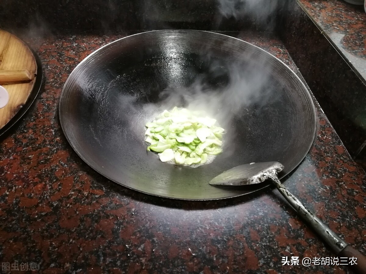 容易生锈的铁锅好还是不生锈的好,有涂层铁锅生锈怎样处理永不生锈