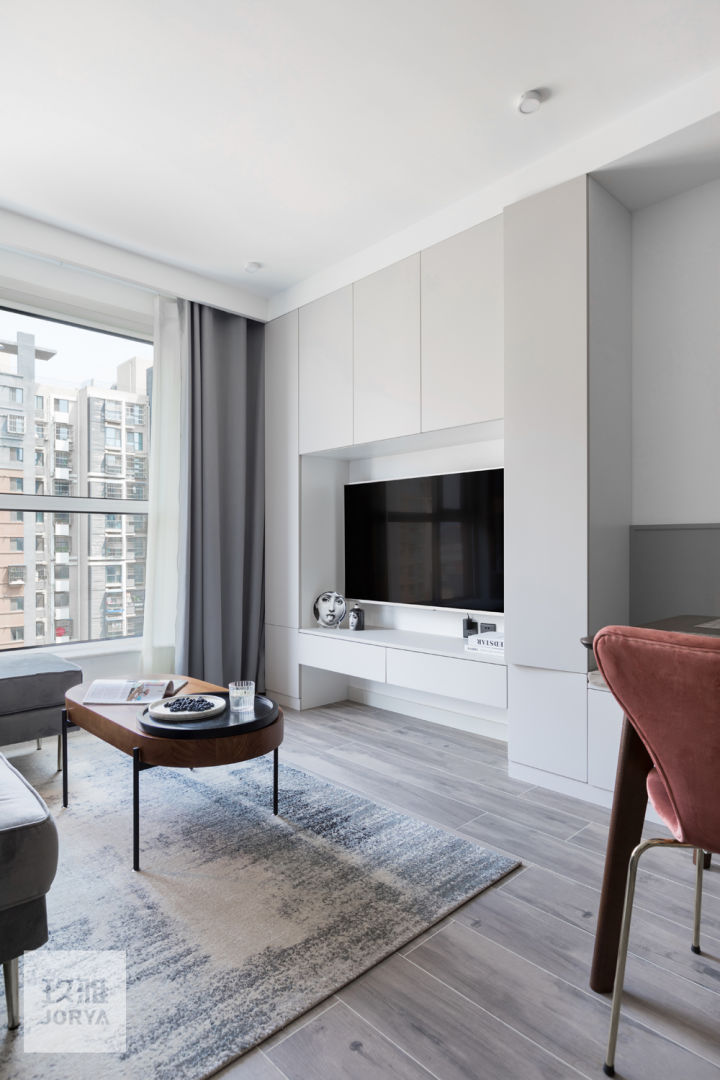 业主把家里收拾的井井有条,美女收拾家干净卫生