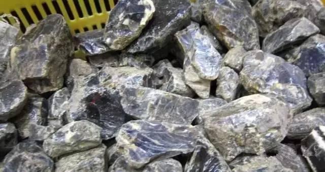 价值过亿的翡翠原石重达14.5吨,中国最大的翡翠原石几百吨