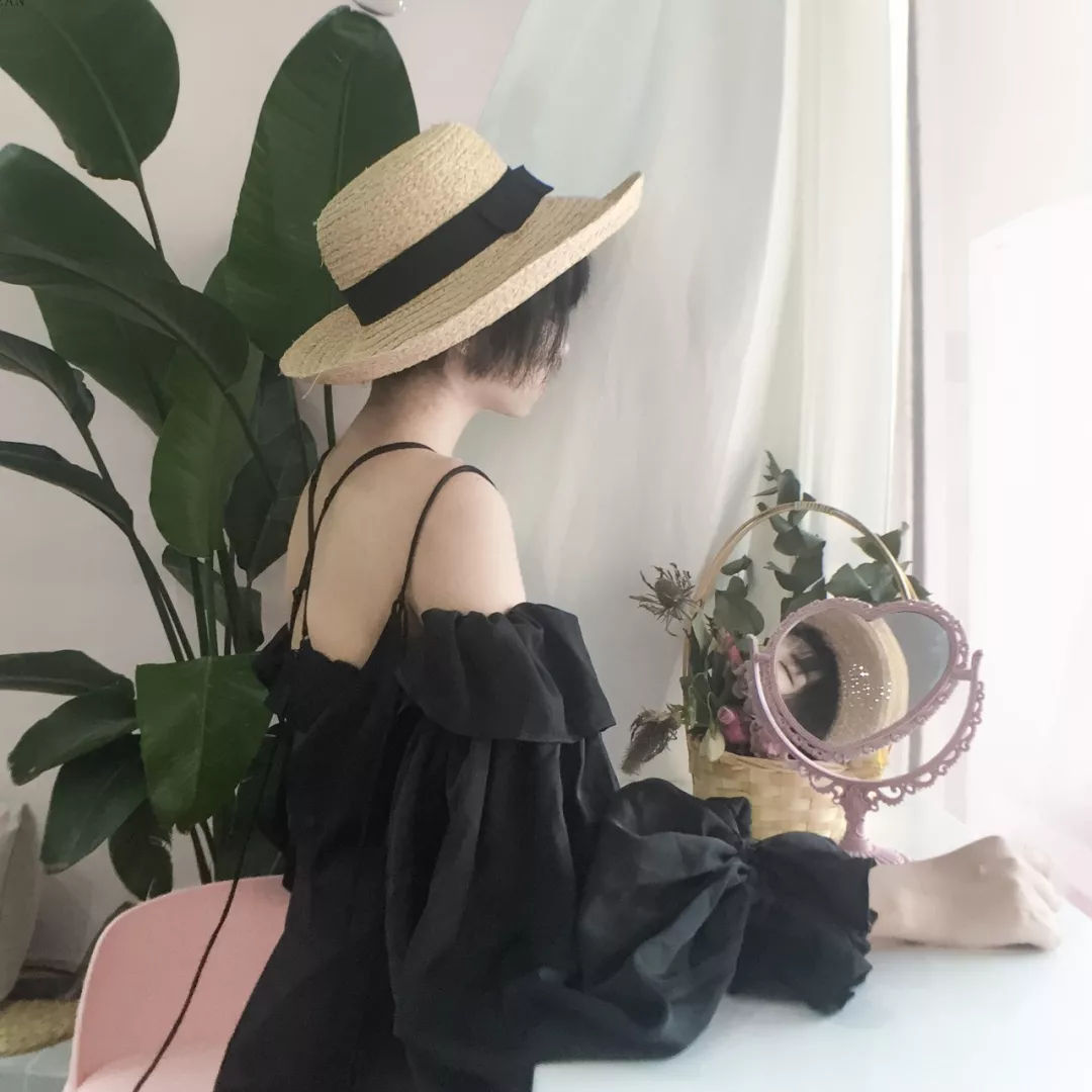 圆脸有刘海戴帽子怎么戴,圆脸怎样戴帽子好看