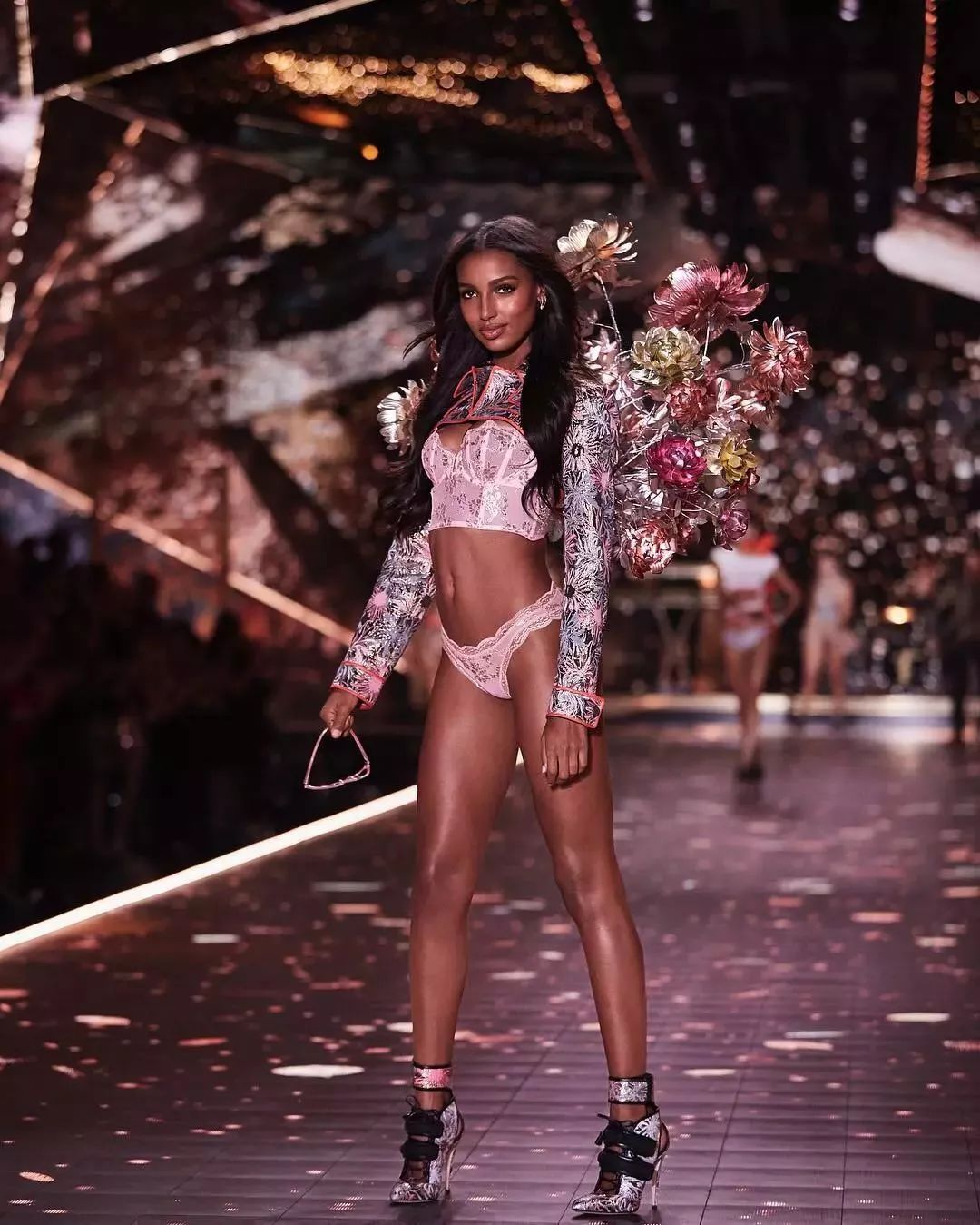 lima退役,奚梦瑶2019维密