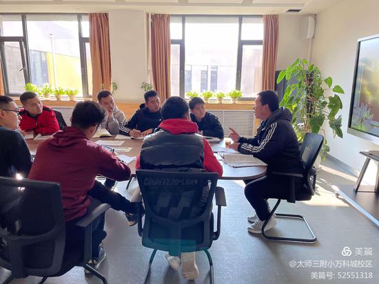 体育课堂生机勃勃,体育课堂趣味活动