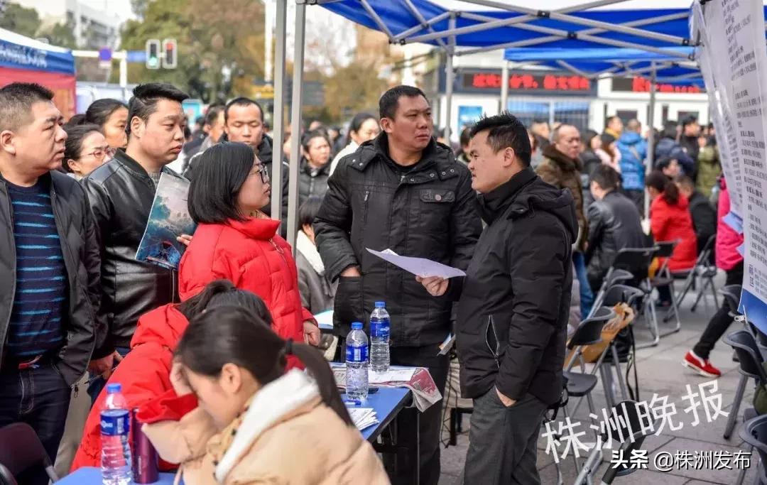 年轻人不进工厂宁愿在外面送外卖,工厂4500不包吃住不如送外卖