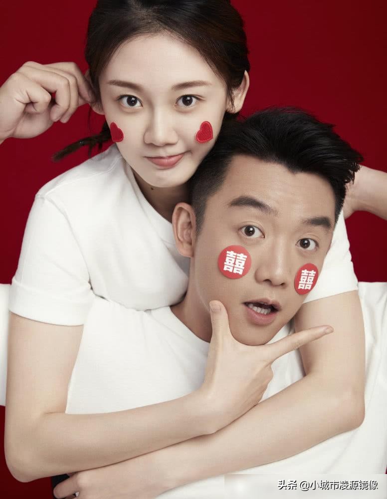 郑恺给李晨送礼物,郑恺夫妇罕露面苗苗打扮最朴素