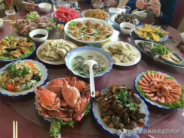 去赶海抓螃蟹海边淋雨捡贝壳,来海边抓螃蟹拾贝壳