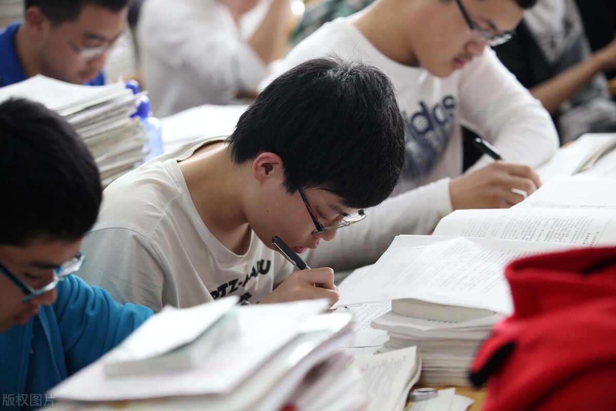 高考招生水太深,高考不够本科线可以报本科吗