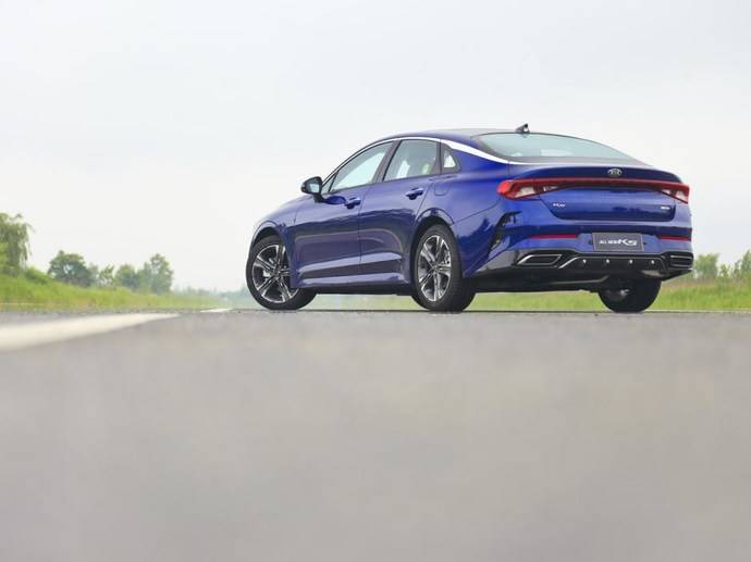 2021起亚k5凯酷1.5焕新版试驾视频,2024款起亚k5夜间第一视角试驾