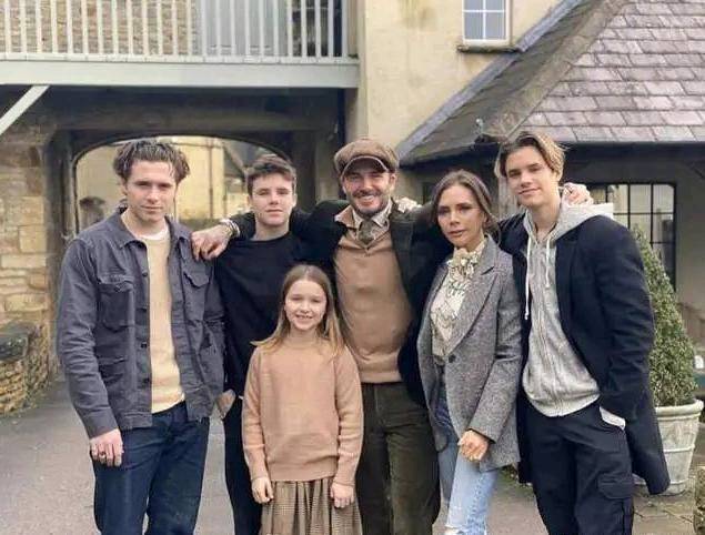 贝克汉姆一家四口视频,贝克汉姆新家庭生活