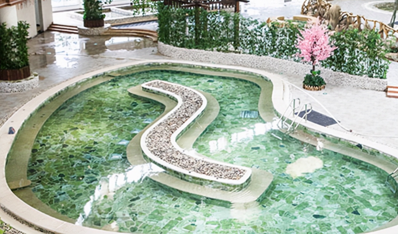 秋风萧瑟温泉酒店,秋风起最适合泡温泉