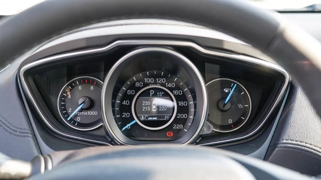 福特新款福睿斯实拍曝光颜值提升,长安福特福睿斯性能测试