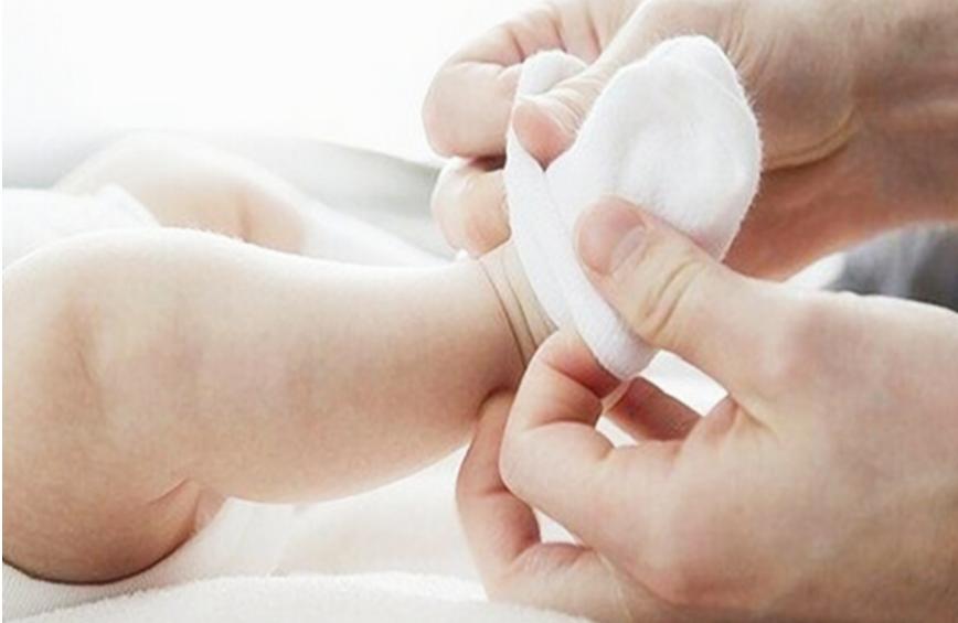 这个季节的小孩子要不要穿袜子,一岁左右的孩子夏天穿不穿袜子