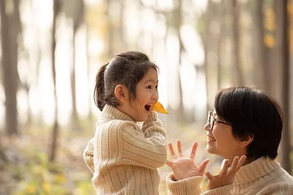 5岁女童回家发现裤子上有血迹,六岁女生发现裤子上有血迹