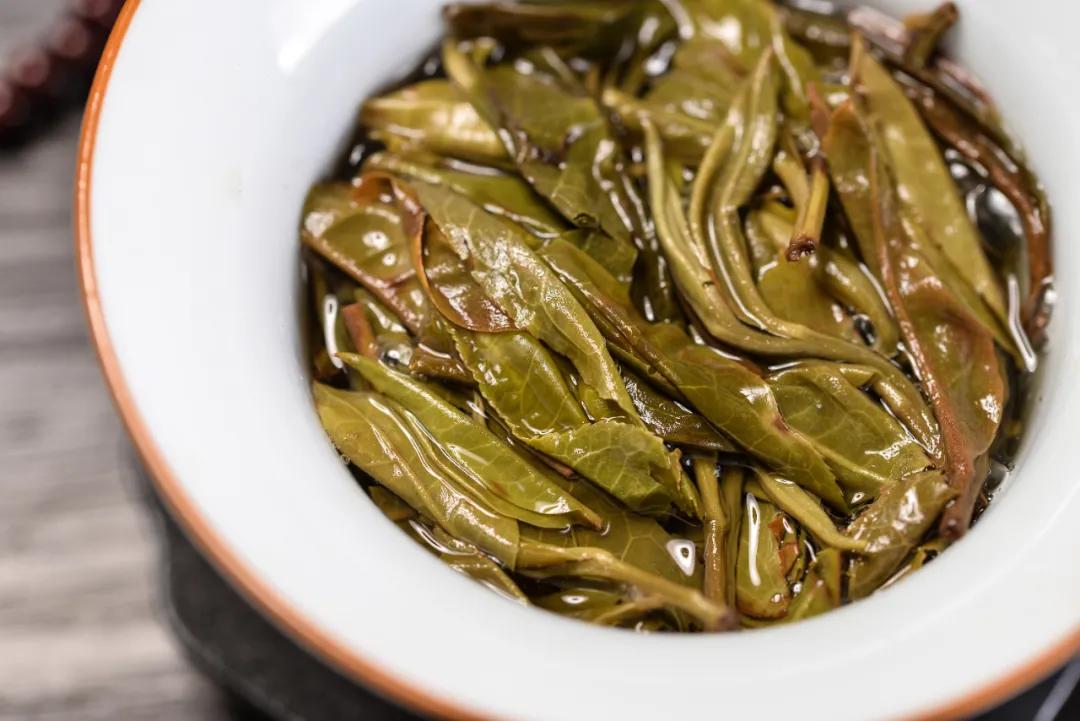 什么样的茶饼为正宗普洱生茶,青饼和普洱生茶有什么区别