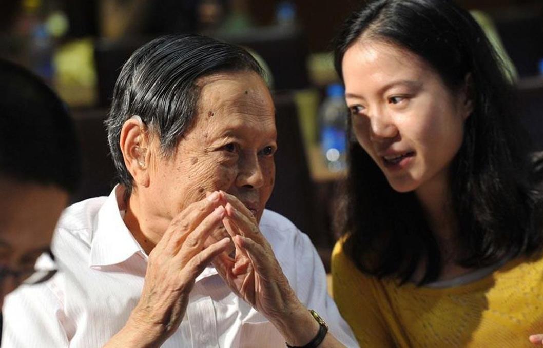 我走过喧闹的街,我走过人来人往的街头完整版