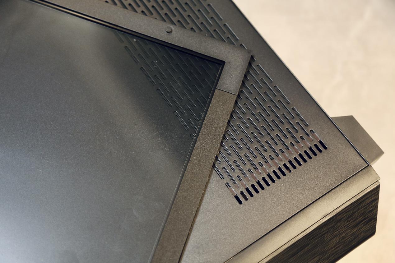 为刚踏入社会的小兄弟，配了一台高颜值散热好的FLUX平台主机