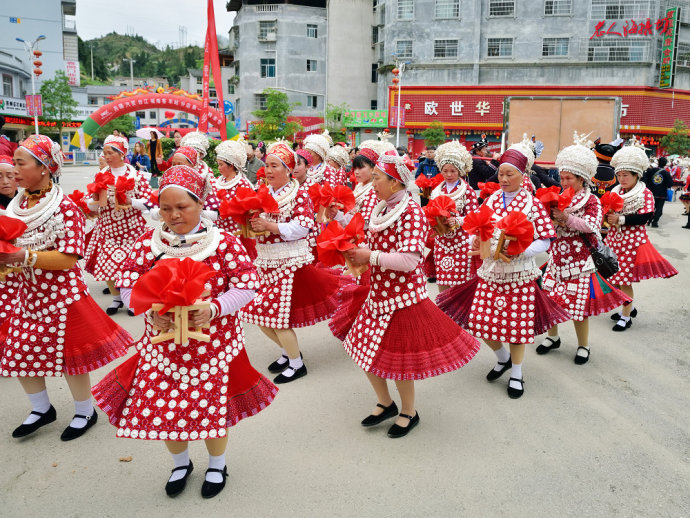 台江苗族姊妹节巡游,台江苗族姊妹节苗族服装