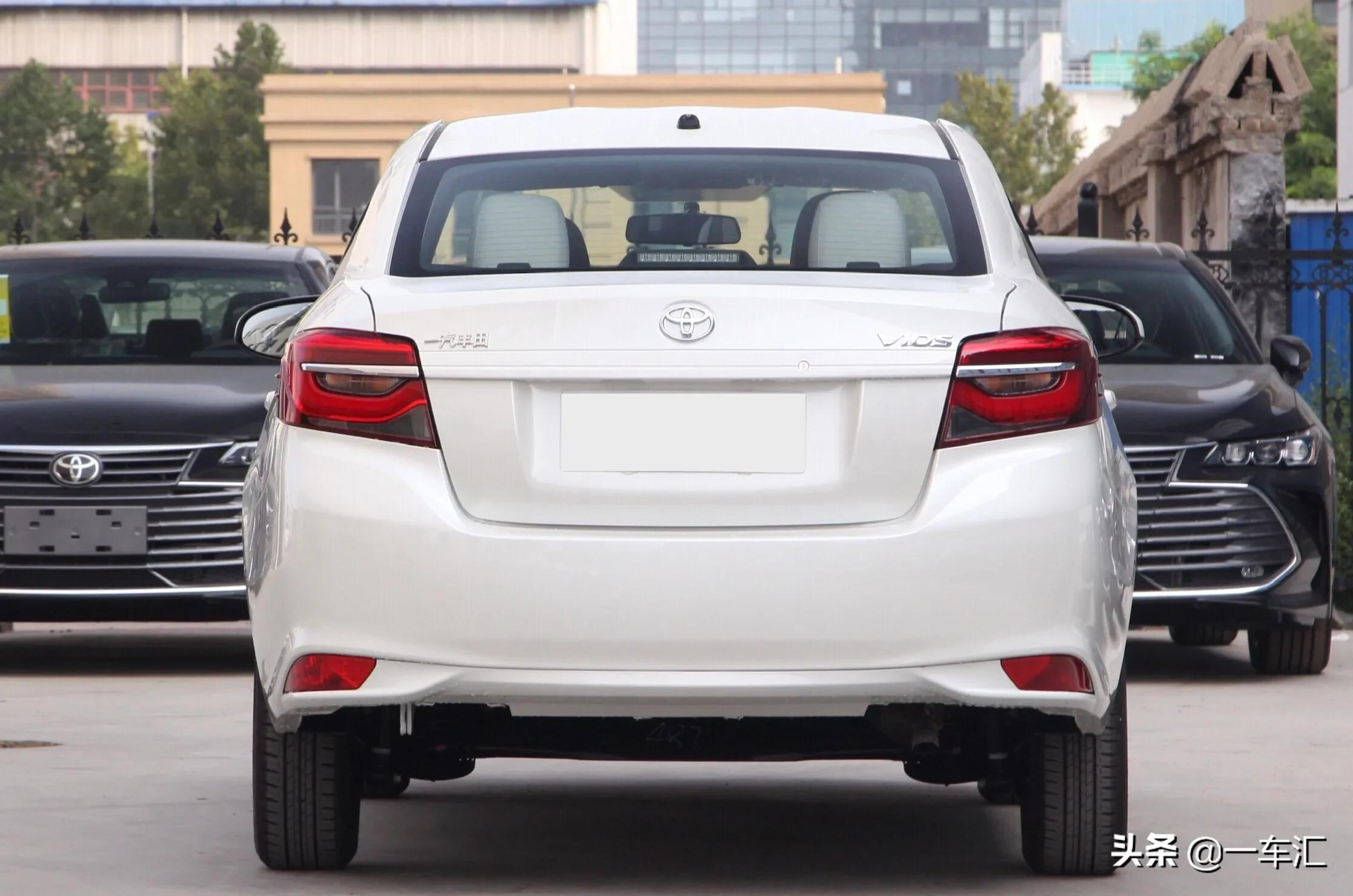 丰田汽车卤素大灯多少钱一个,17款威驰卤素大灯几年需更换