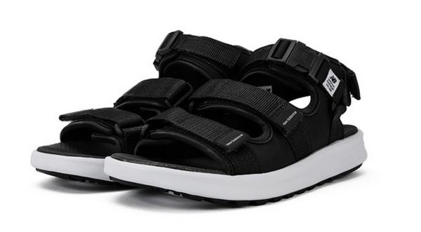 拖鞋才是夏日街头最靓的仔,时代少年团穿拖鞋要不要穿袜子