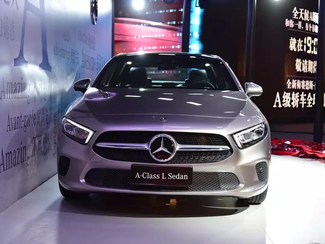 试驾奔驰新款三厢a级,全新奔驰a级2021