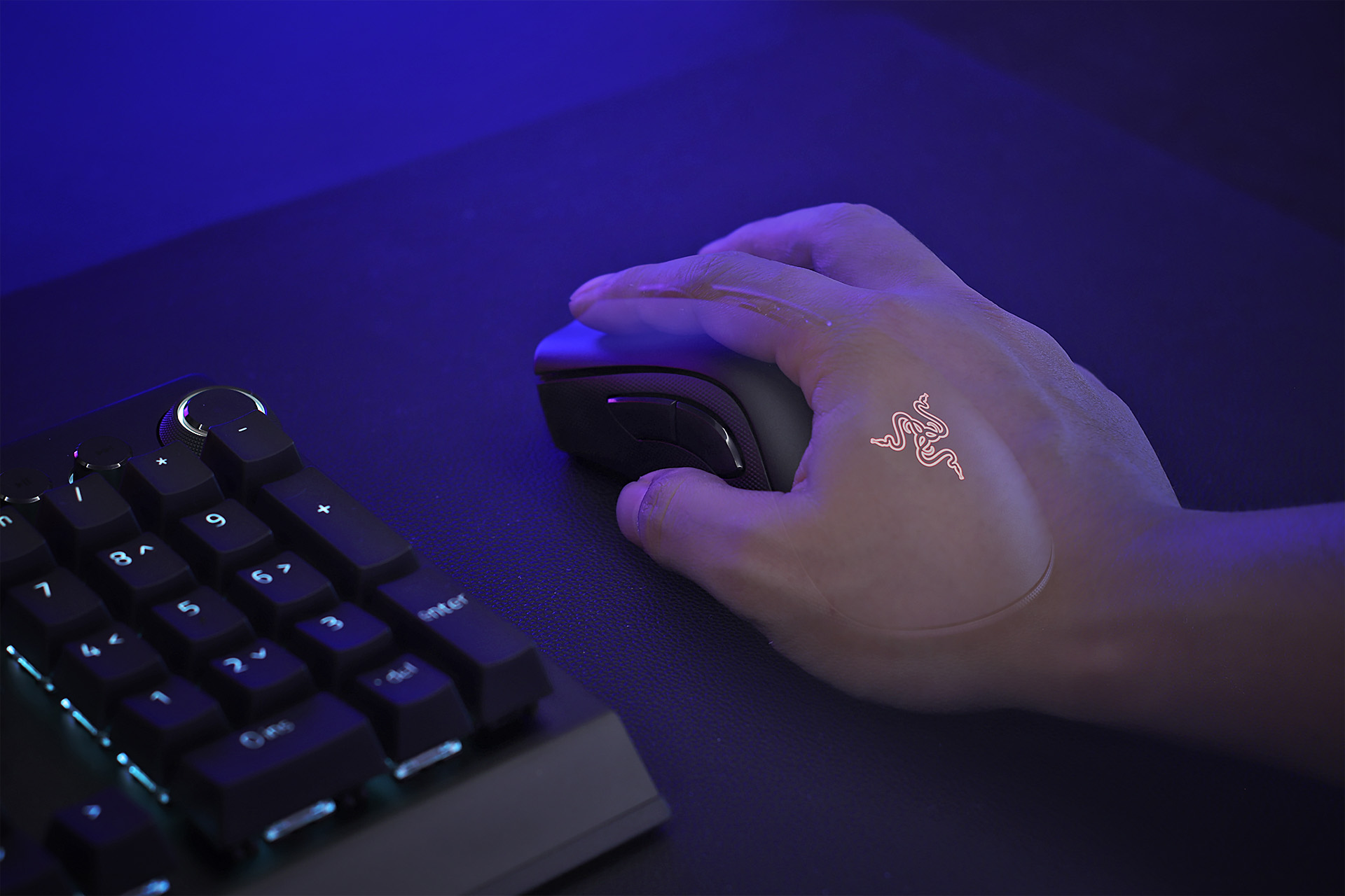 雷蛇无线入耳式游戏耳机电脑体验,雷蛇电竞耳机推荐头戴式蓝牙耳机