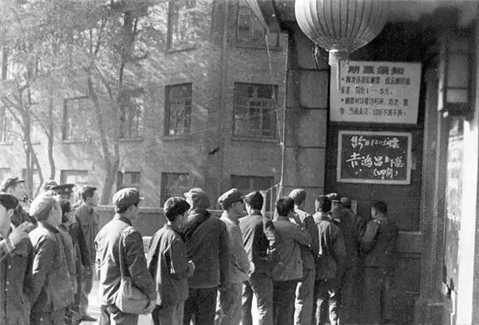 80年代看电影老照片,八十年代看电影老照片