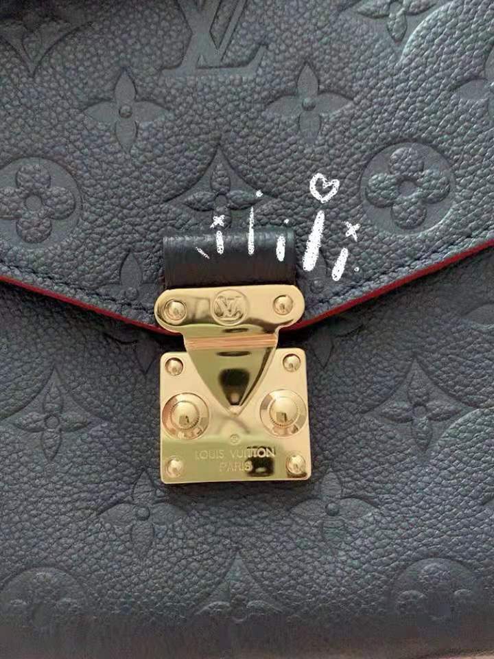 最新款LV邮差包,拼色邮差包lv真假怎么看