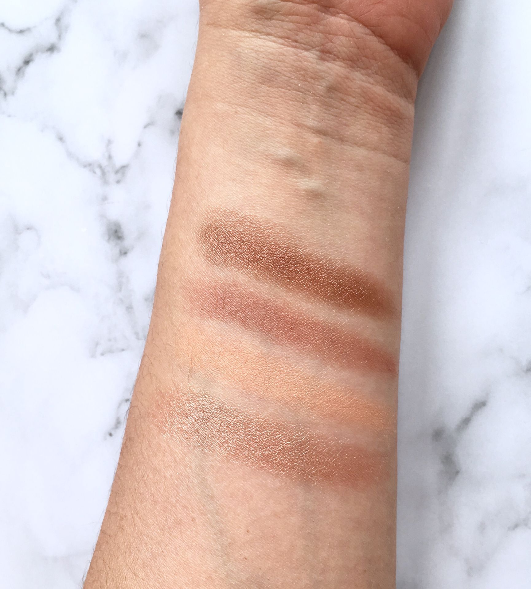 选眼影盘冷白皮,推荐一款好用的眼影盘