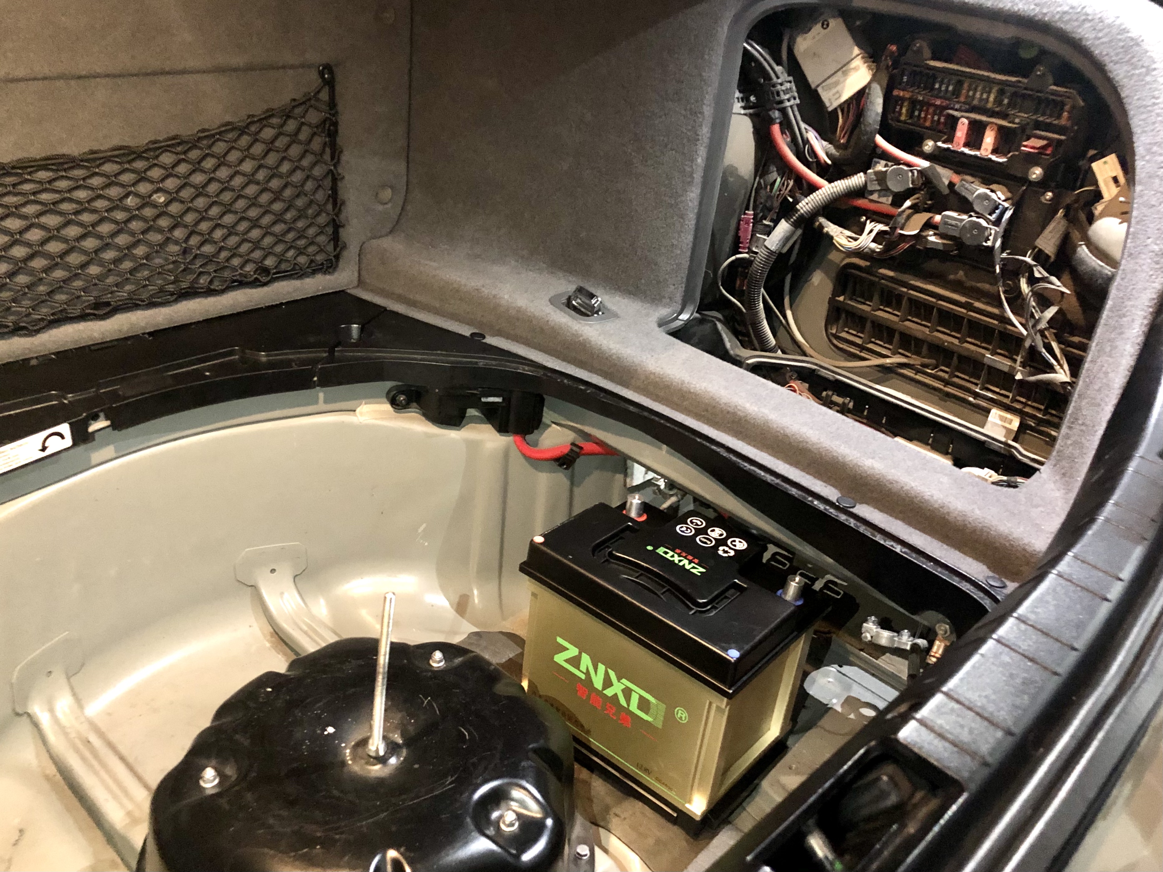 车子开了几年感觉大灯不亮了,汽车大灯不亮电瓶不耐用怎么回事