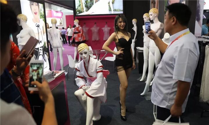 90后小伙休学创业,90后卖内衣赚3亿