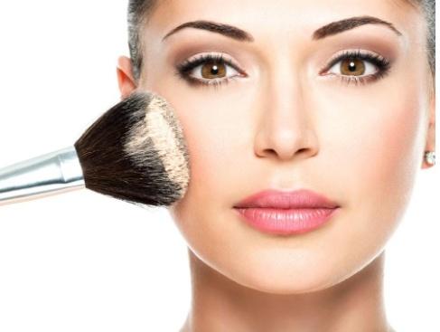 脸白但要遮瑕怎么化妆,妆怎么化才显得干净细腻