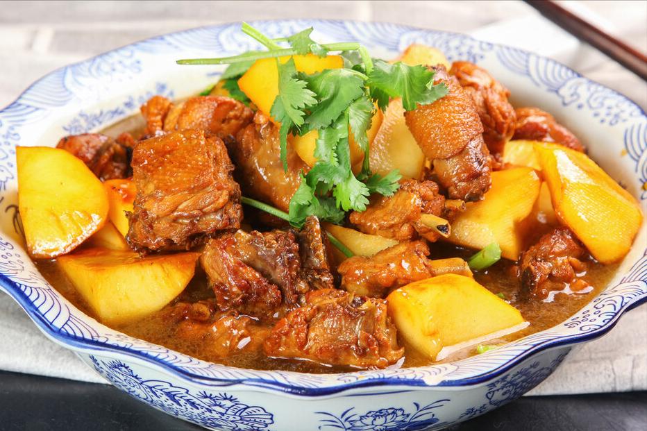 炖鸡肉别直接焯水教你正确做法,鸡肉怎么炖不柴不老需不需要焯水