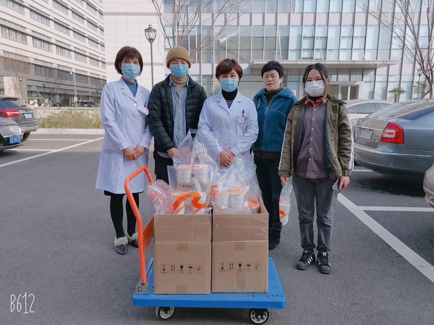 今天的奶茶格外甜武进吾悦携手场内奶茶商户给抗疫一线送温暖