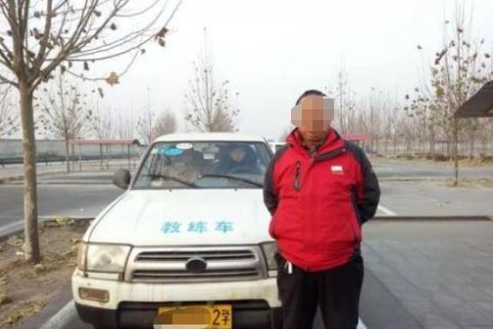 驾校招教练有什么猫腻,驾校教练工资有底薪吗