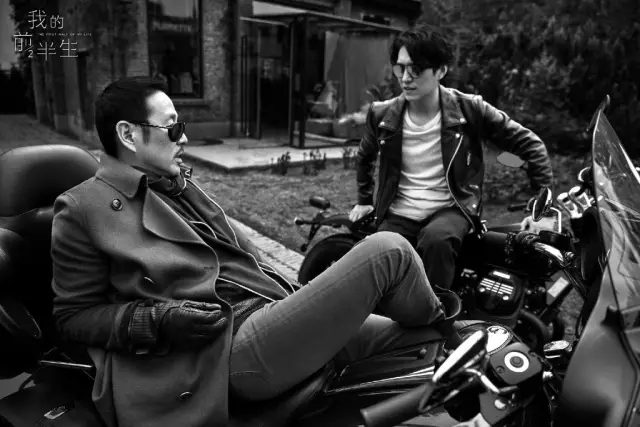 在气质上,42岁的靳东、46岁的郭德纲,都不敌64岁的陈道明