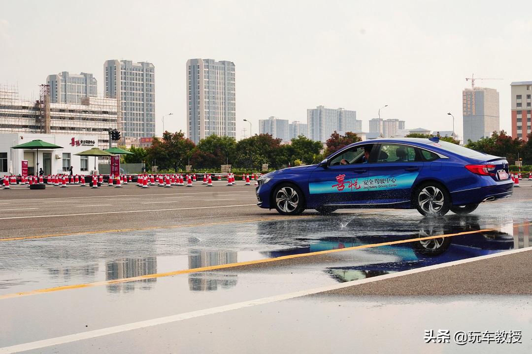 进攻型驾驶有哪些技巧,简述防御性驾驶的操作方法