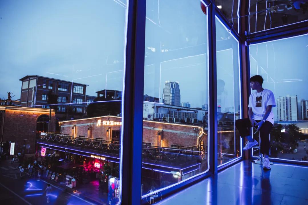 24小时无人自助酒吧投入多少,24小时的无人酒吧