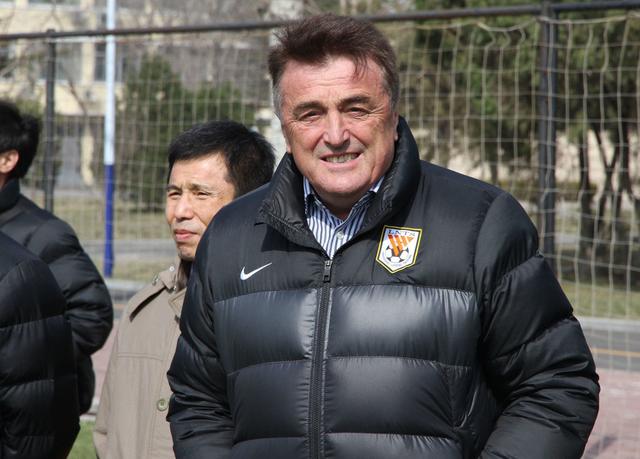 鲁能球迷悼念安蒂奇,鲁能球员痛哭安蒂奇