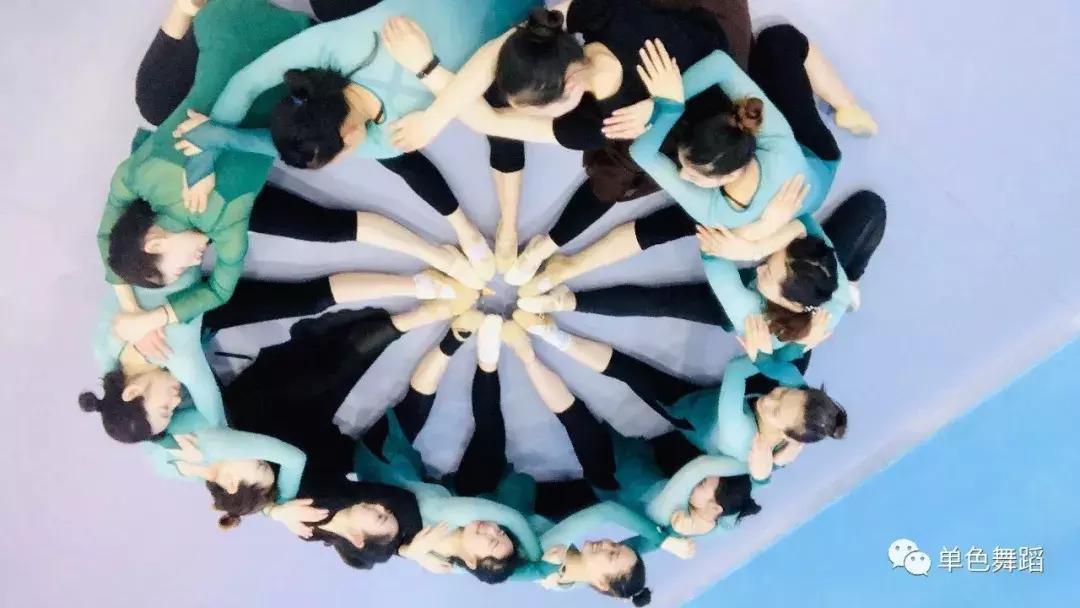 脚背速成,好看的脚背如何练