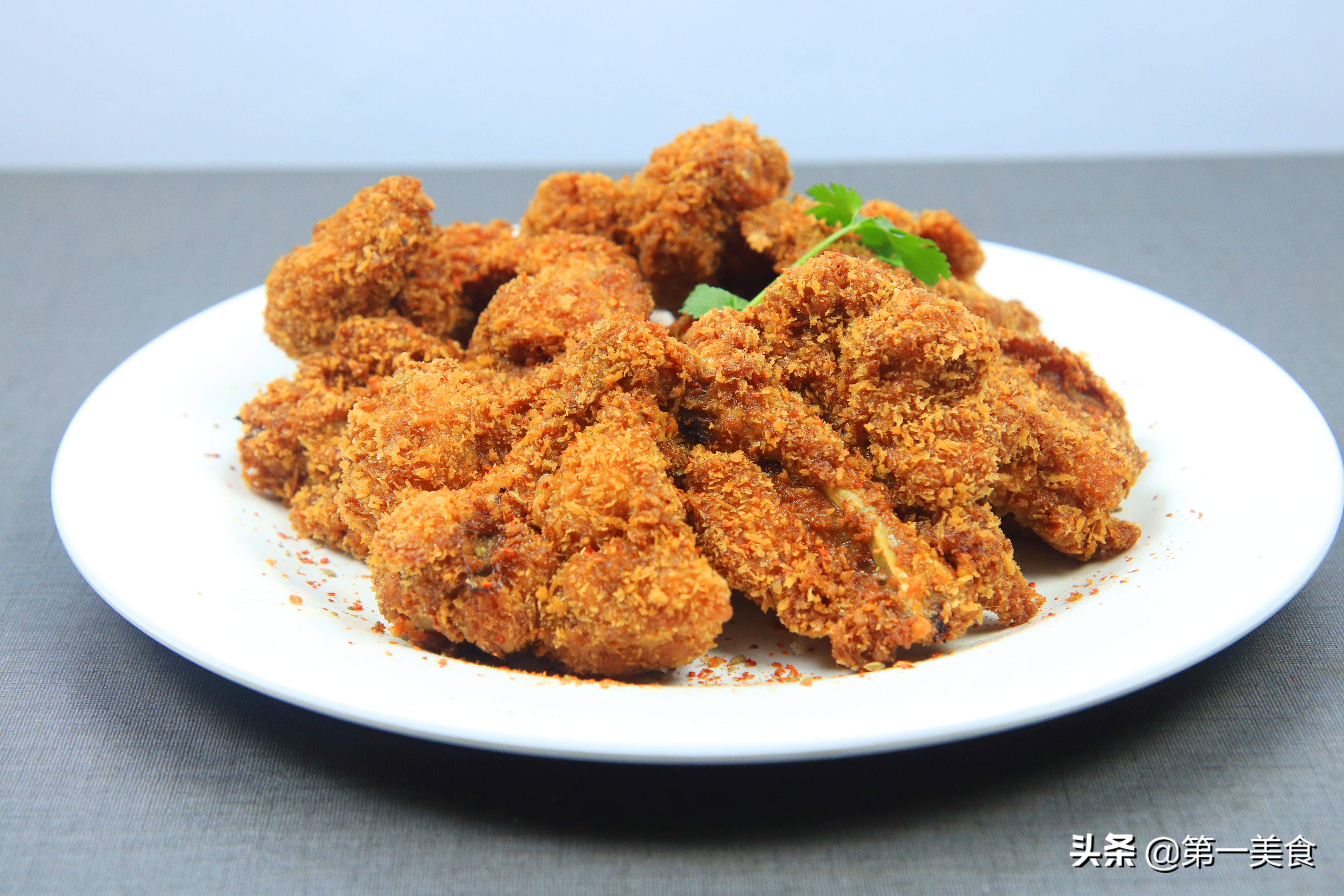 鸡翅裹上20层面包糠吃了,鸡翅怎样很好的裹上面包糠