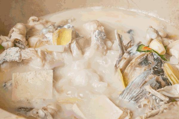 在云南正宗蒸汽石锅鱼在哪里,石锅鱼蒸锅