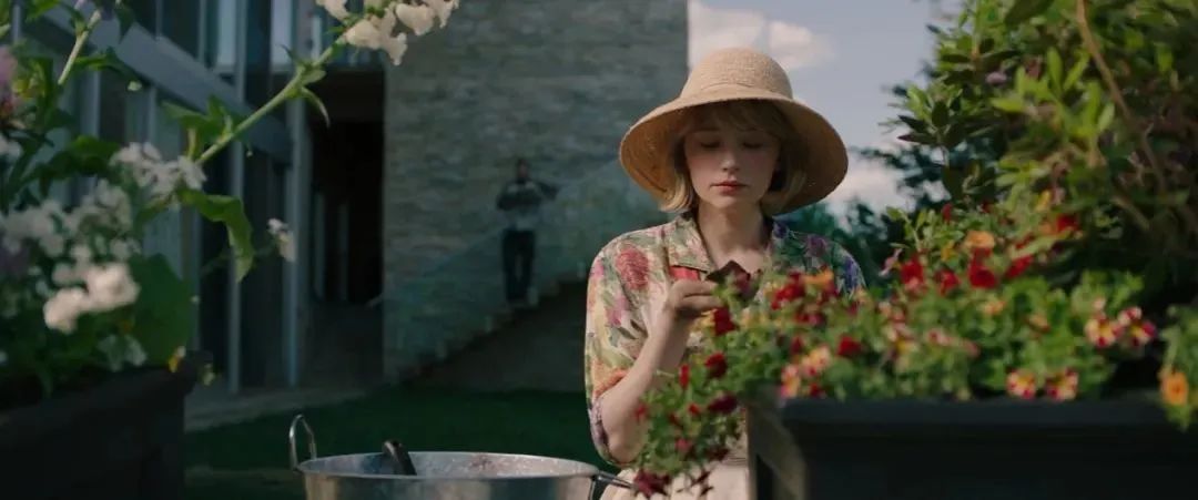 女子吃下特殊东西获得能力,女主吞食异物的电影