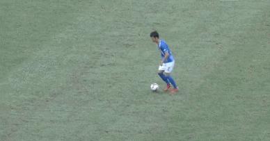 神了！中甲精彩一球：超远世界波，过了中圈就射，门将成为背景板