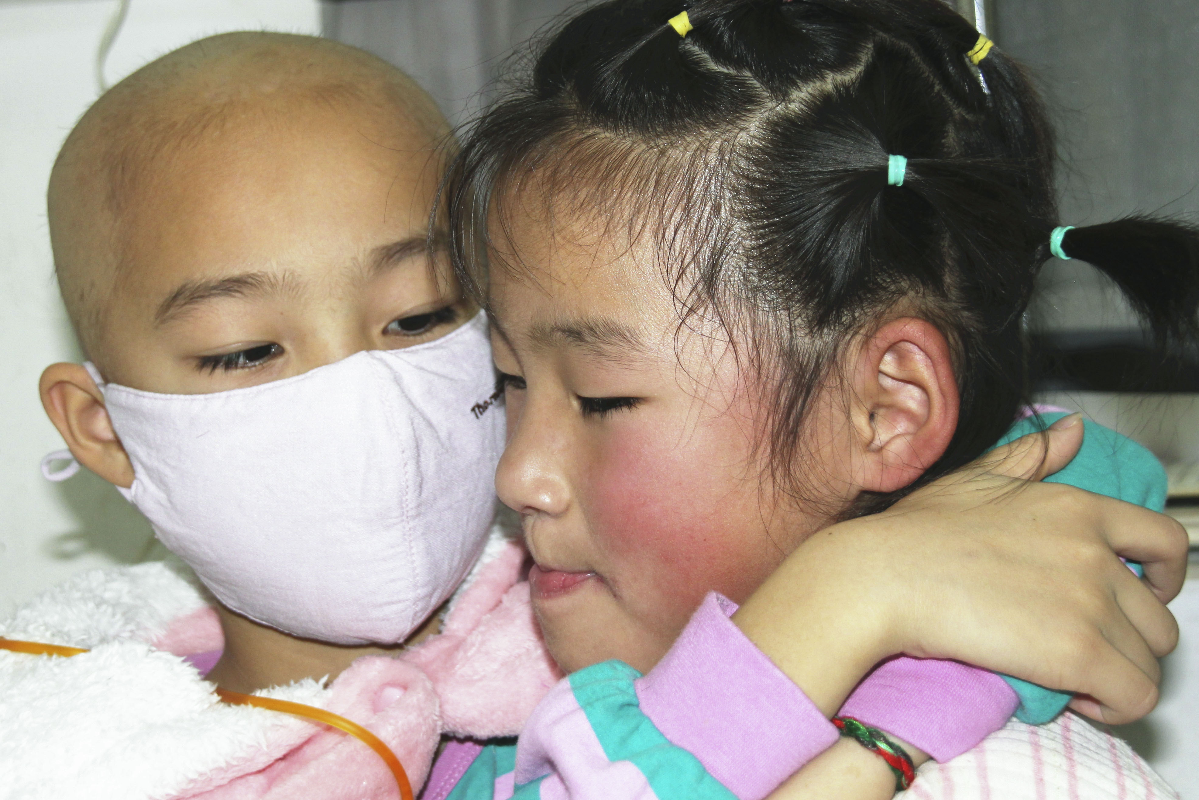 山东7岁女孩为救姐姐捐献骨髓,女子忍痛捐骨髓成功挽救一人生命