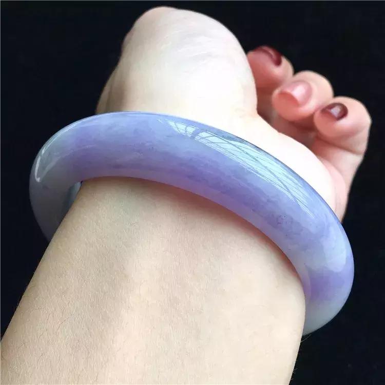 送礼品翡翠,有什么适合送礼的翡翠款式