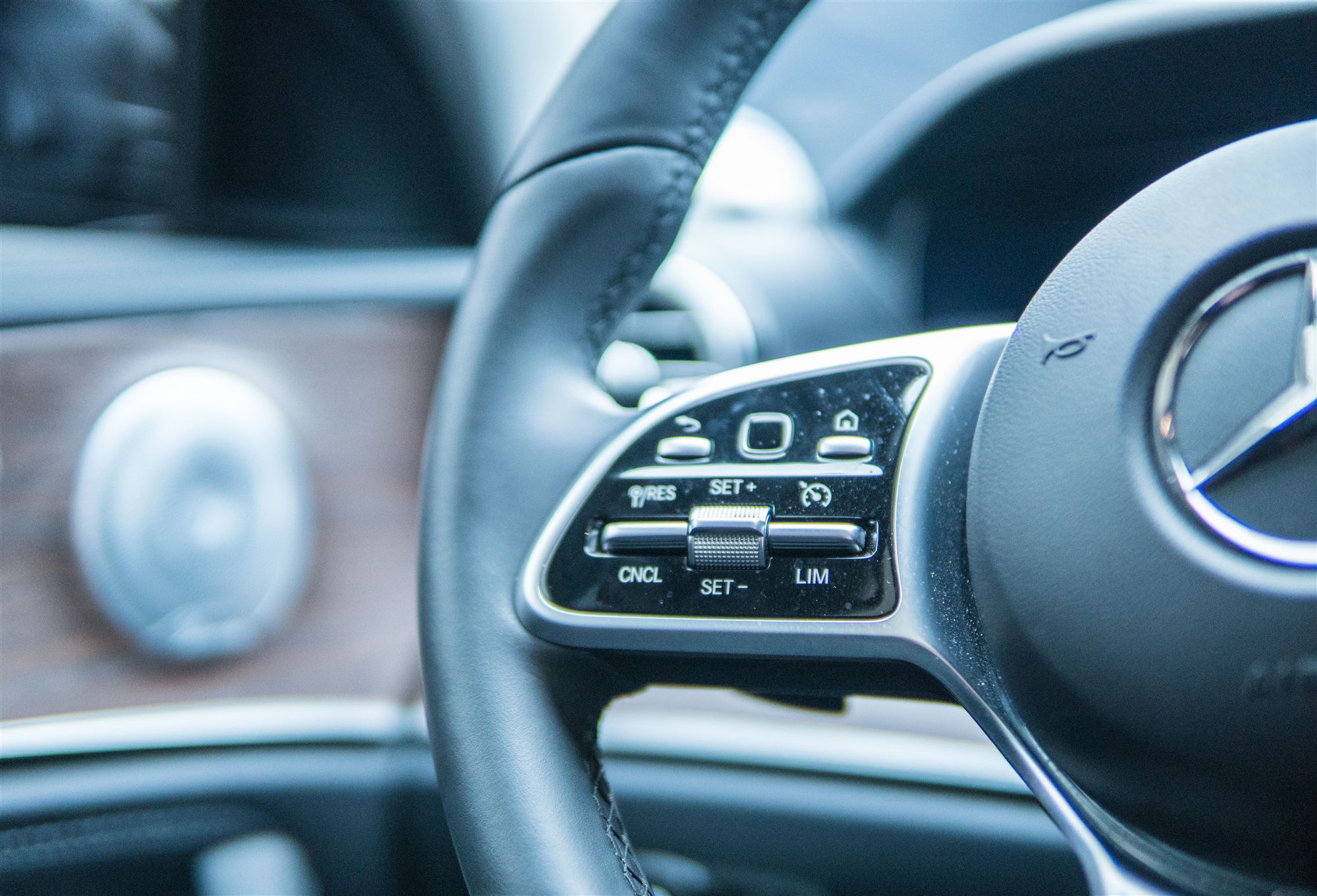 梅赛德斯奔驰e300l最新款,2012款梅赛德斯奔驰e300l优雅型