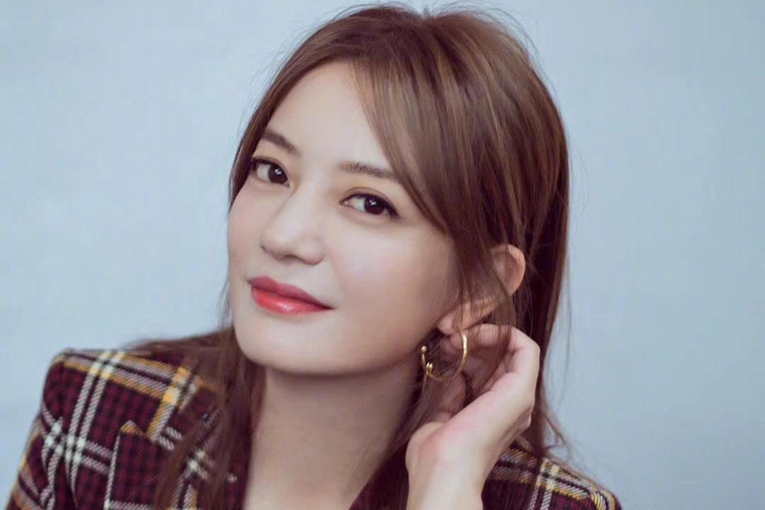 当年演小燕子的赵薇近况如何,她是赵薇