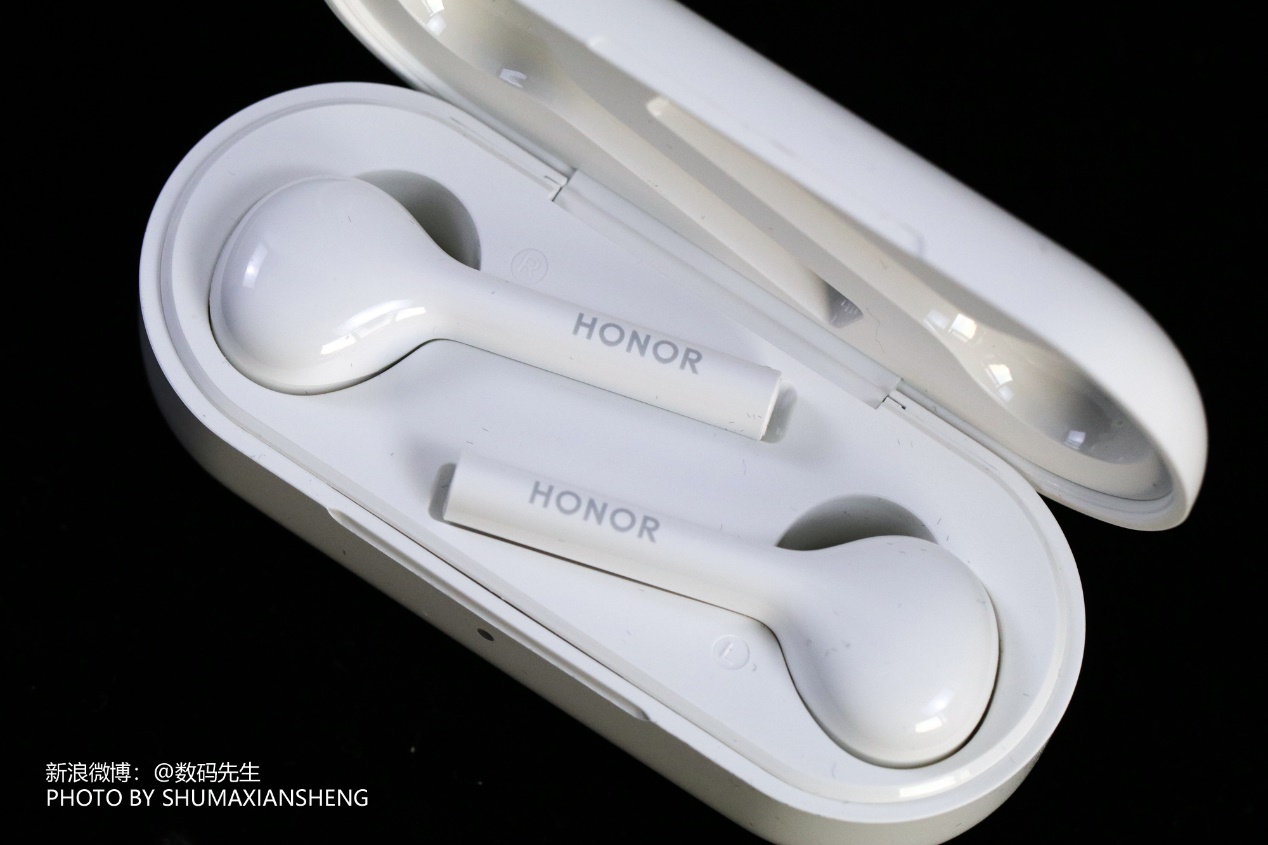 荣耀蓝牙耳机flypods3与青春版,荣耀无线耳机flypods青春版海外