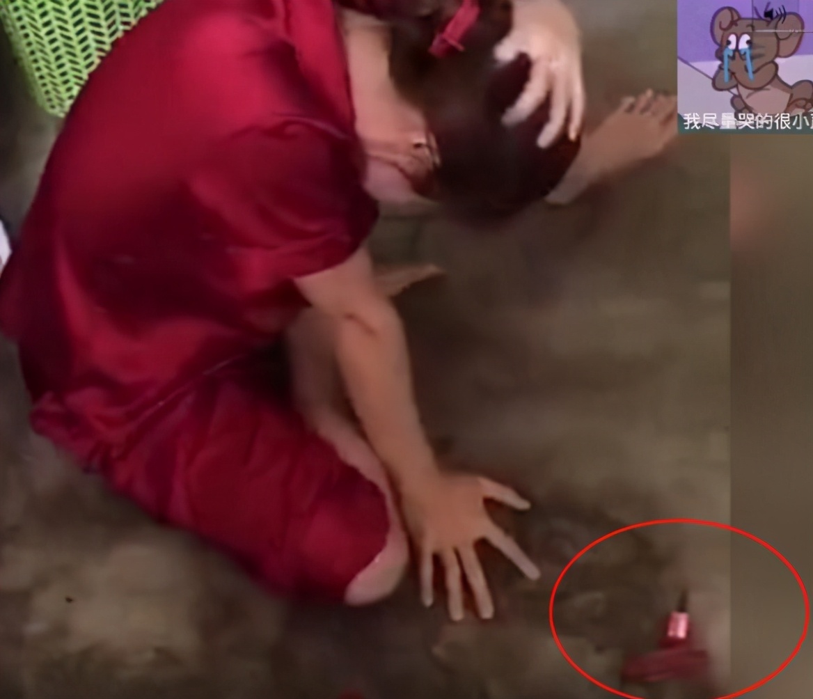 崩溃妈妈哭泣,崩溃妈妈大哭