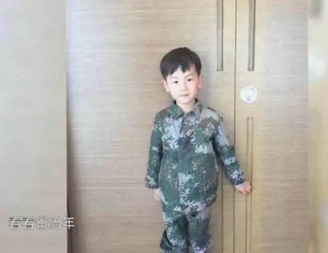 王宝强的小孩多大了长得怎么样,王宝强10岁儿子近照曝光